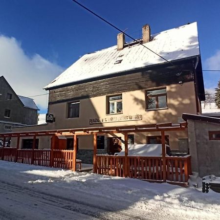 Penzion a restaurace V Háji Loučná pod Klínovcem Exterior foto
